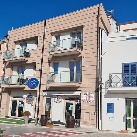 Belvedere Rent Rooms Campofelice Di Roccella Bagian luar foto