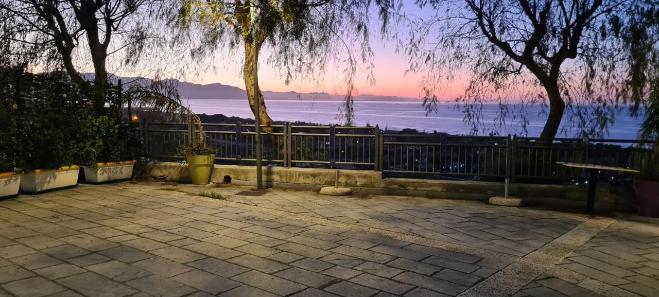 Belvedere Rent Rooms Campofelice Di Roccella Bagian luar foto