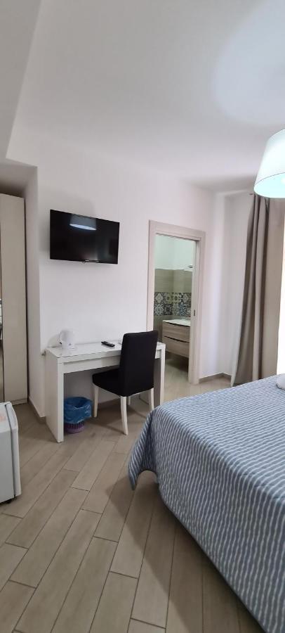 Belvedere Rent Rooms Campofelice Di Roccella Bagian luar foto