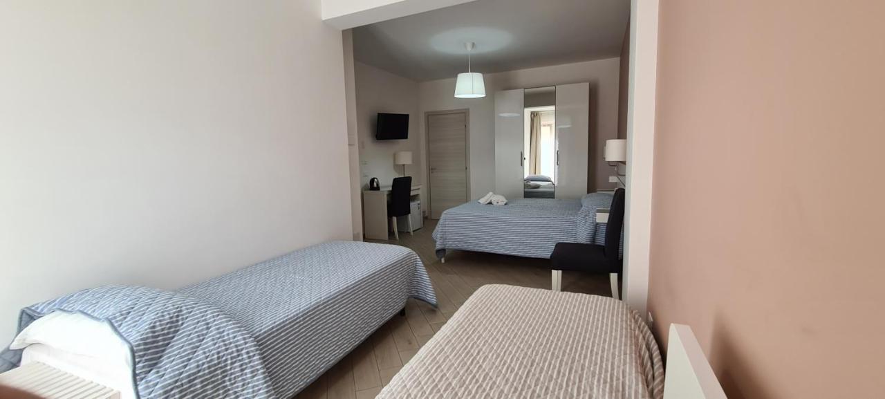 Belvedere Rent Rooms Campofelice Di Roccella Bagian luar foto
