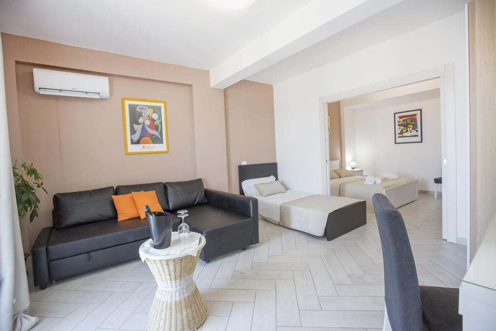 Belvedere Rent Rooms Campofelice Di Roccella Bagian luar foto