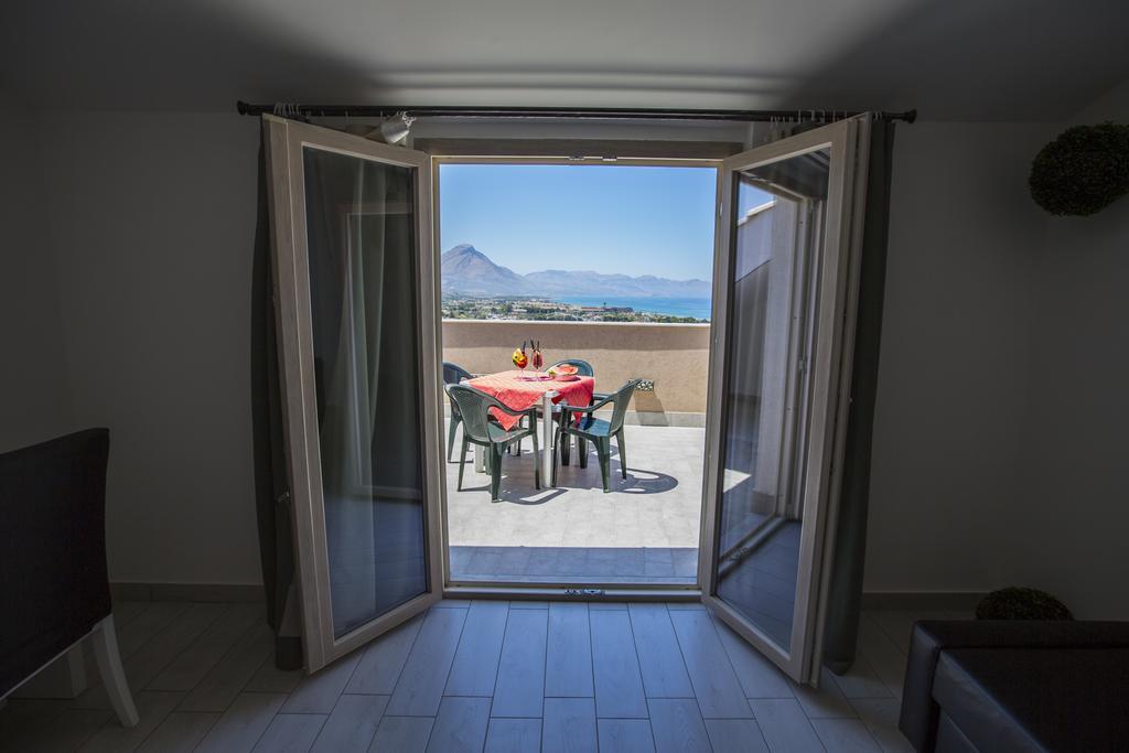 Belvedere Rent Rooms Campofelice Di Roccella Bagian luar foto