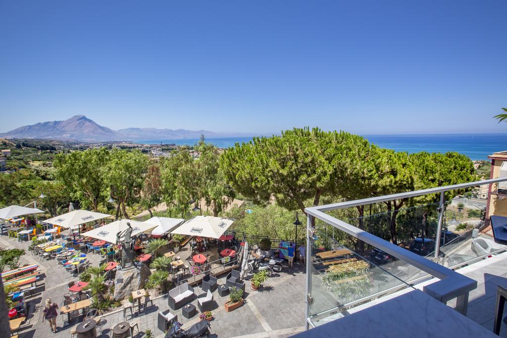 Belvedere Rent Rooms Campofelice Di Roccella Bagian luar foto