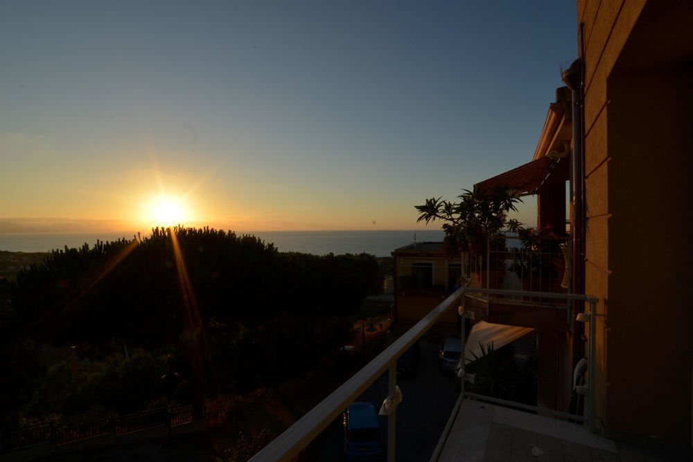 Belvedere Rent Rooms Campofelice Di Roccella Bagian luar foto