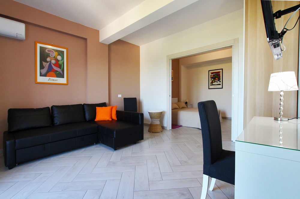 Belvedere Rent Rooms Campofelice Di Roccella Bagian luar foto