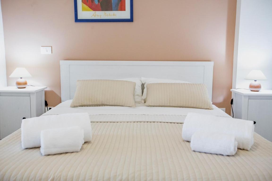 Belvedere Rent Rooms Campofelice Di Roccella Bagian luar foto