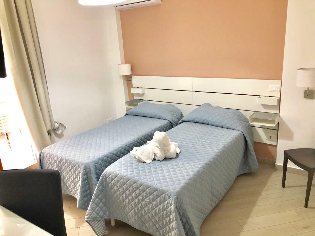 Belvedere Rent Rooms Campofelice Di Roccella Bagian luar foto